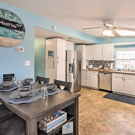 Surfside Beach Gem With Deck - 1 Block To Shore! Фрийпорт Екстериор снимка