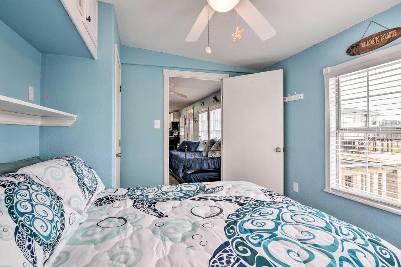 Surfside Beach Gem With Deck - 1 Block To Shore! Фрийпорт Екстериор снимка