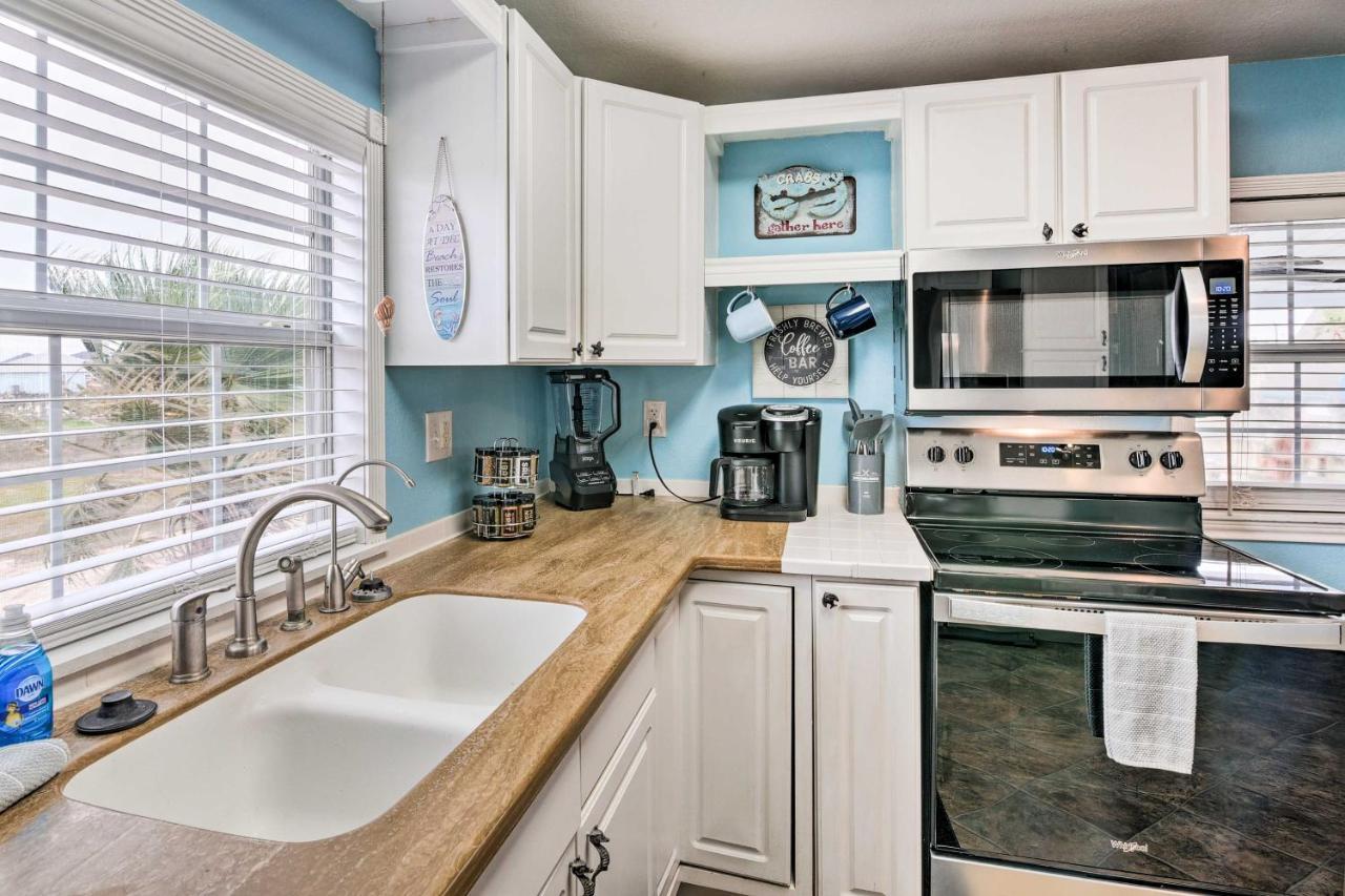 Surfside Beach Gem With Deck - 1 Block To Shore! Фрийпорт Екстериор снимка
