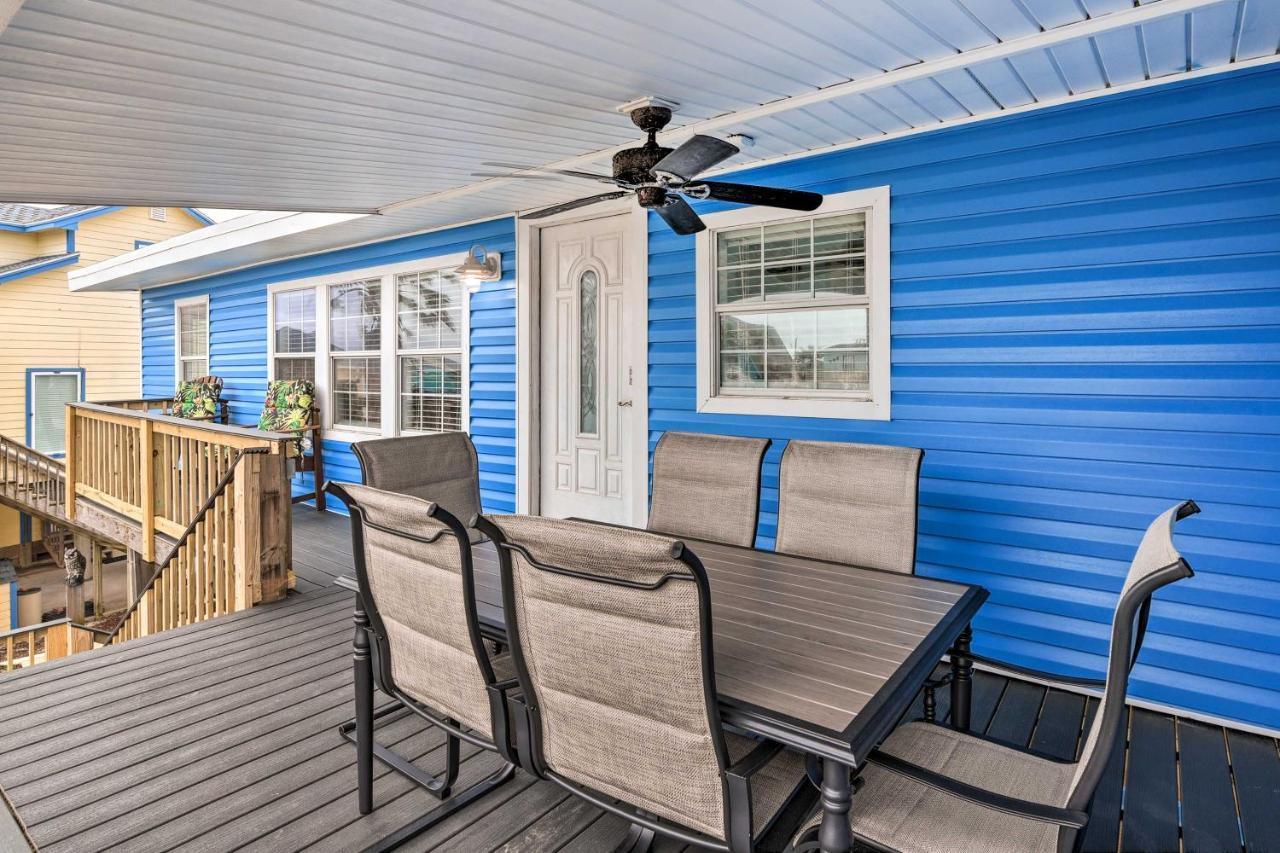 Surfside Beach Gem With Deck - 1 Block To Shore! Фрийпорт Екстериор снимка