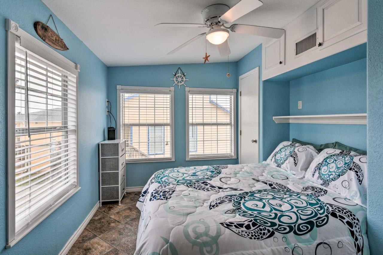 Surfside Beach Gem With Deck - 1 Block To Shore! Фрийпорт Екстериор снимка