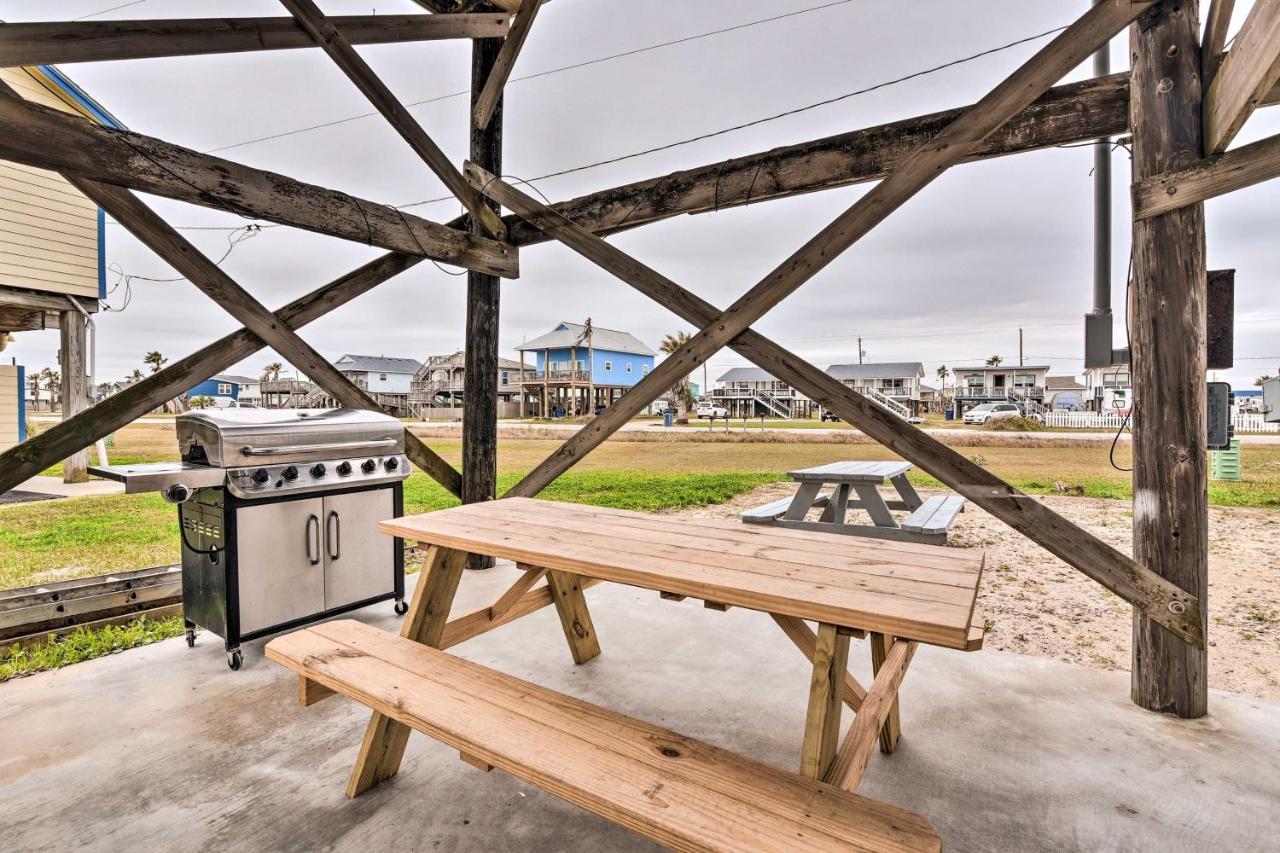 Surfside Beach Gem With Deck - 1 Block To Shore! Фрийпорт Екстериор снимка