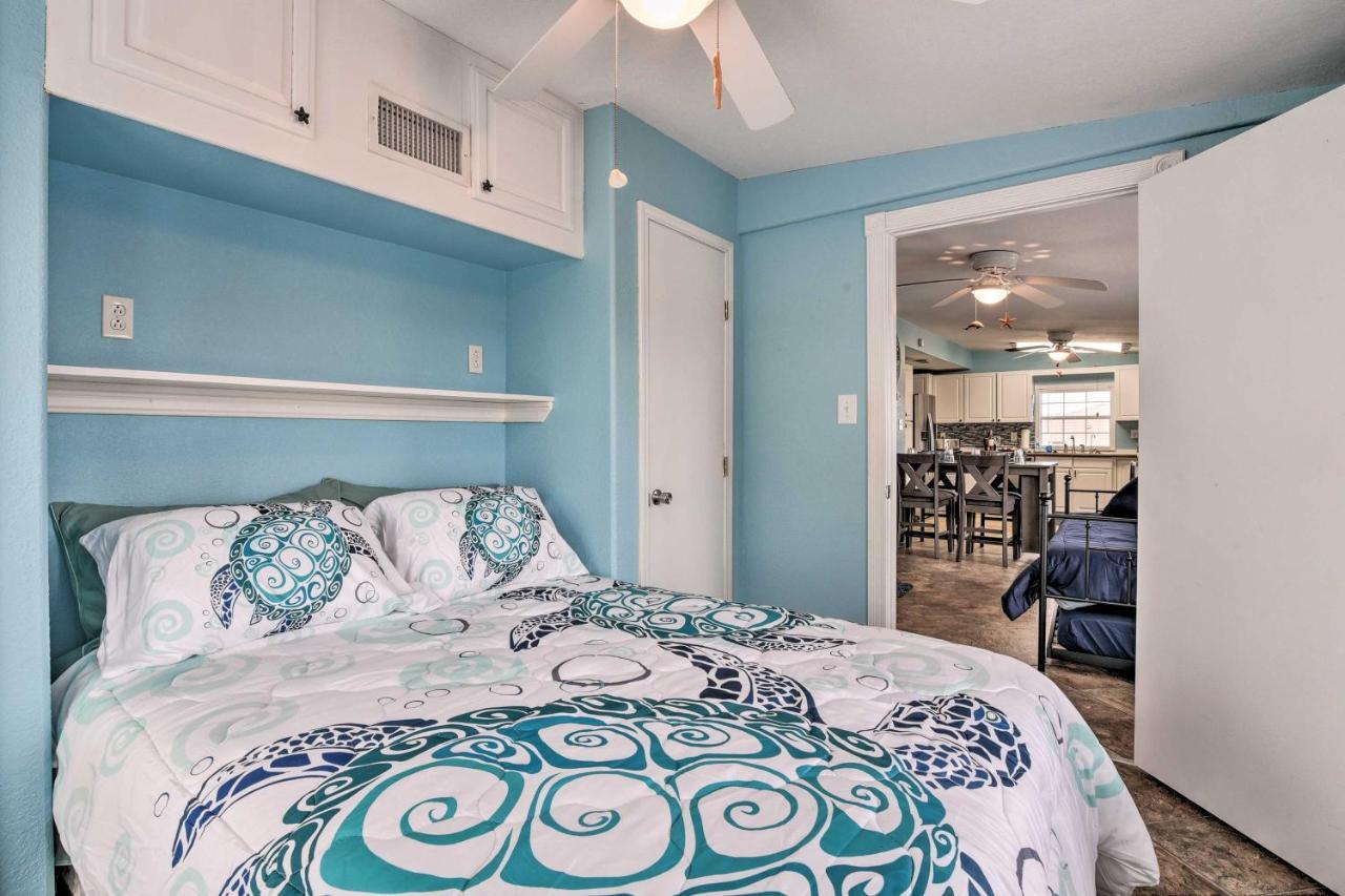 Surfside Beach Gem With Deck - 1 Block To Shore! Фрийпорт Екстериор снимка